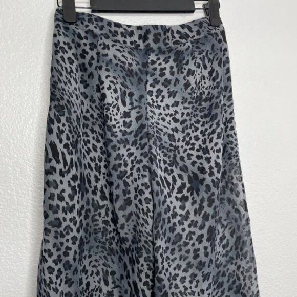 Forever 21 Womens Pants Size XS Gray Animal Print Wide Leg Comfort Trouser - Picture 9 of 11